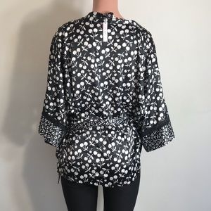 Victorias Secret Satin Short Kimono Robe XS//S Black Cherries
